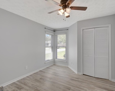 506 Iris Glen - Photo Thumbnail 14