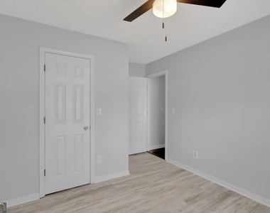506 Iris Glen - Photo Thumbnail 16