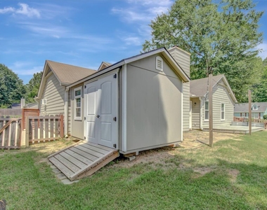 506 Iris Glen - Photo Thumbnail 21