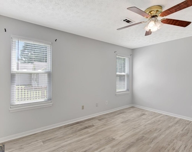 506 Iris Glen - Photo Thumbnail 10