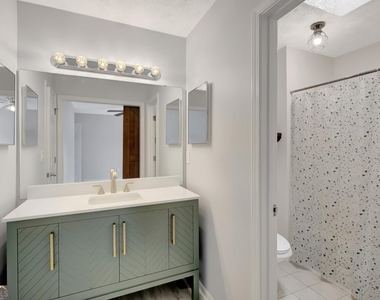 506 Iris Glen - Photo Thumbnail 12