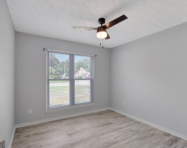 506 Iris Glen - Photo Thumbnail 15