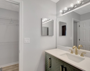 506 Iris Glen - Photo Thumbnail 11