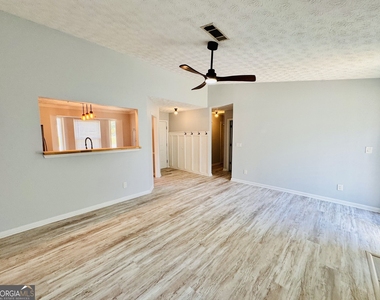 506 Iris Glen - Photo Thumbnail 7