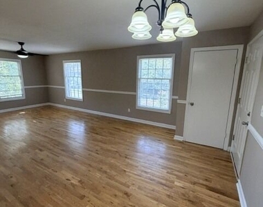 3097 Colonial Way - Photo Thumbnail 4