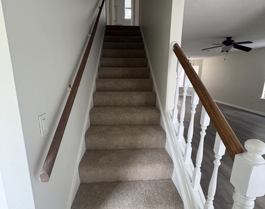 303 Holly Court - Photo Thumbnail 8