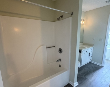 303 Holly Court - Photo Thumbnail 5