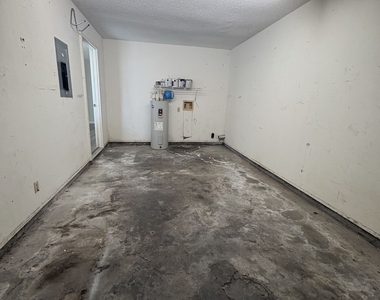 303 Holly Court - Photo Thumbnail 14