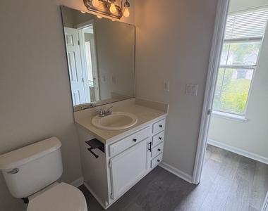 303 Holly Court - Photo Thumbnail 6