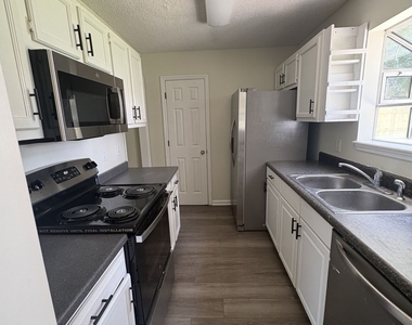 303 Holly Court - Photo Thumbnail 2