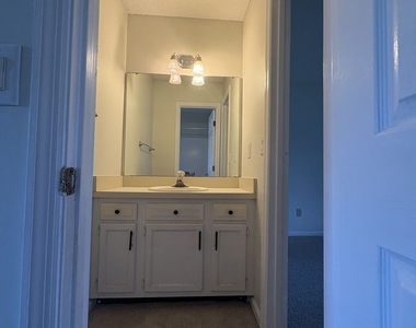 303 Holly Court - Photo Thumbnail 4