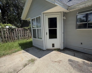 303 Holly Court - Photo Thumbnail 15