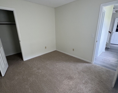 303 Holly Court - Photo Thumbnail 7