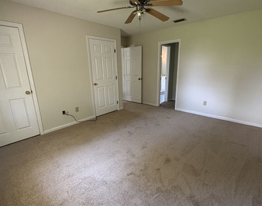 303 Holly Court - Photo Thumbnail 3