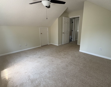 303 Holly Court - Photo Thumbnail 9
