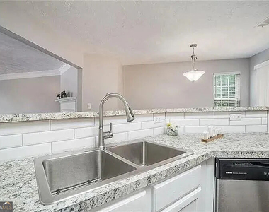 6531 Charter Way - Photo Thumbnail 3