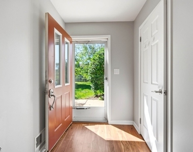 81 Village Cir - Photo Thumbnail 5