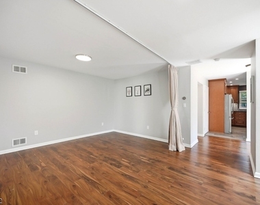 81 Village Cir - Photo Thumbnail 15