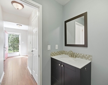 81 Village Cir - Photo Thumbnail 13
