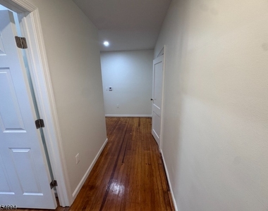 182 Greenbrook Rd - Photo Thumbnail 8