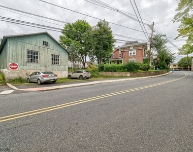 8 Trenton Ave - Photo Thumbnail 14