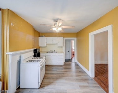 8 Trenton Ave - Photo Thumbnail 17
