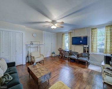 8 Trenton Ave - Photo Thumbnail 18