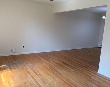 403 Longview Ct - Photo Thumbnail 1