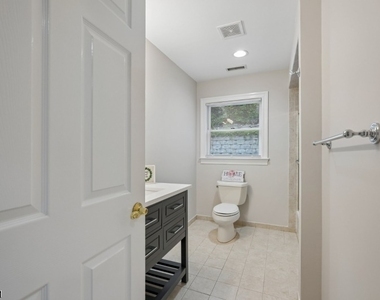 53 Broadway - Photo Thumbnail 9