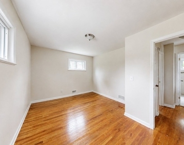 1019 Colby Ave - Photo Thumbnail 8
