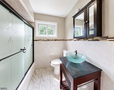 1019 Colby Ave - Photo Thumbnail 6