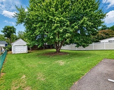 1019 Colby Ave - Photo Thumbnail 10
