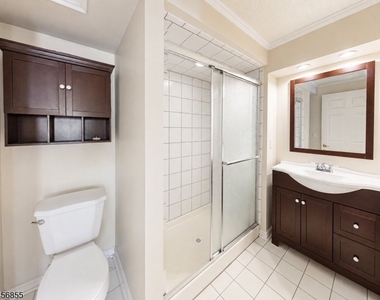 1019 Colby Ave - Photo Thumbnail 7