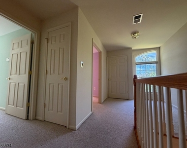 117 Crown Ct - Photo Thumbnail 6