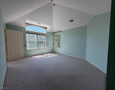 117 Crown Ct - Photo Thumbnail 8
