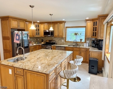 2 Waterway Rd - Photo Thumbnail 7