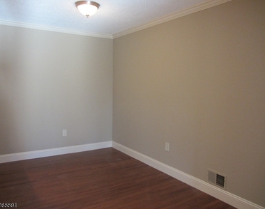 4014 Crawford Ct - Photo Thumbnail 7