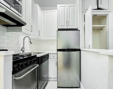 200 East 83rd Street - Photo Thumbnail 1
