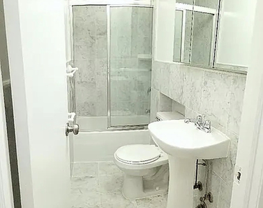 200 East 83rd Street - Photo Thumbnail 4