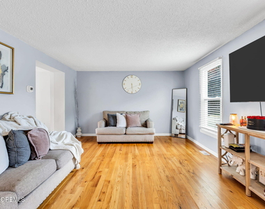 22 Compass Lane - Photo Thumbnail 12