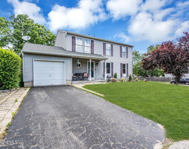 22 Compass Lane - Photo Thumbnail 5