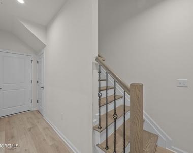 1502 Arose Lane - Photo Thumbnail 9