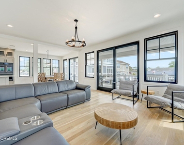104 Lawrence Drive - Photo Thumbnail 10