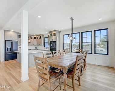 104 Lawrence Drive - Photo Thumbnail 8