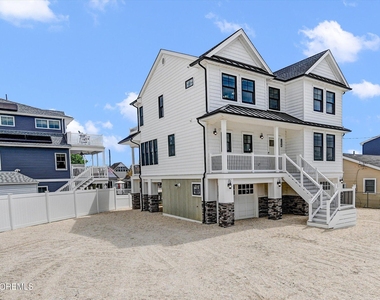 104 Lawrence Drive - Photo Thumbnail 2