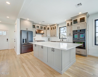 104 Lawrence Drive - Photo Thumbnail 5