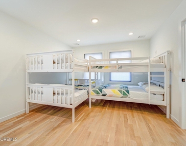 104 Lawrence Drive - Photo Thumbnail 13
