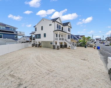 104 Lawrence Drive - Photo Thumbnail 34