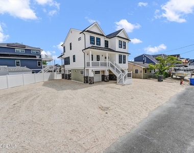 104 Lawrence Drive - Photo Thumbnail 35
