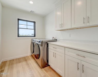 104 Lawrence Drive - Photo Thumbnail 20